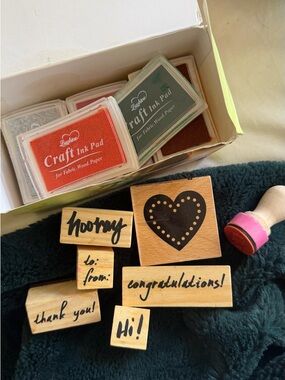Amazon Craft Ink Pad Set with Pink Stamp and Multicolor Ink Pads